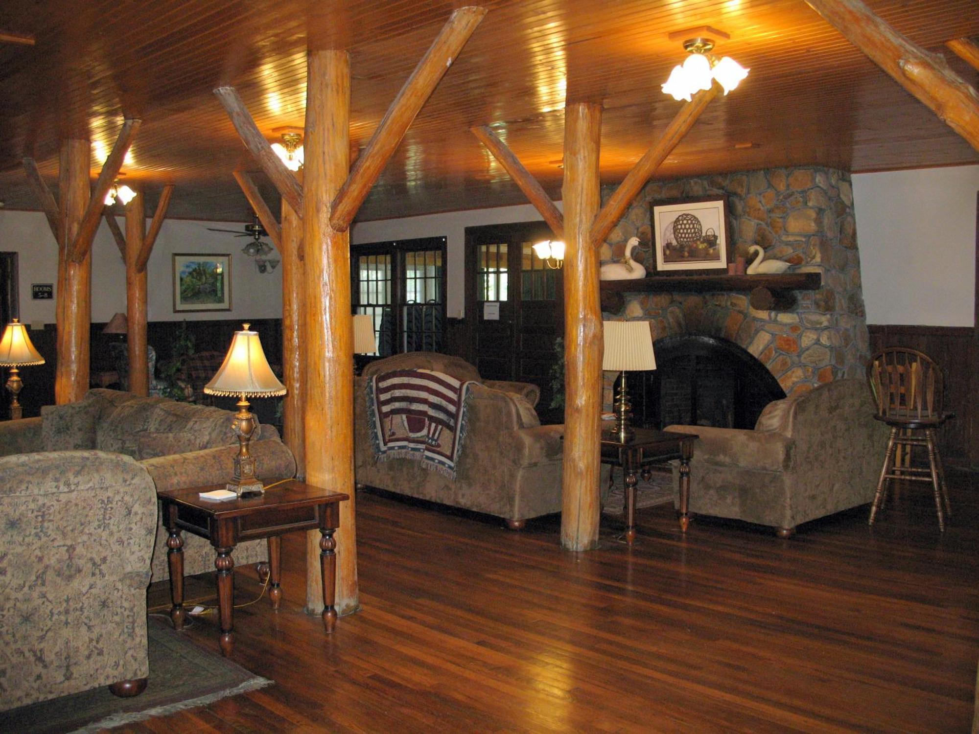 Highland Lake Inn & Resort - Flat Rock Exterior photo