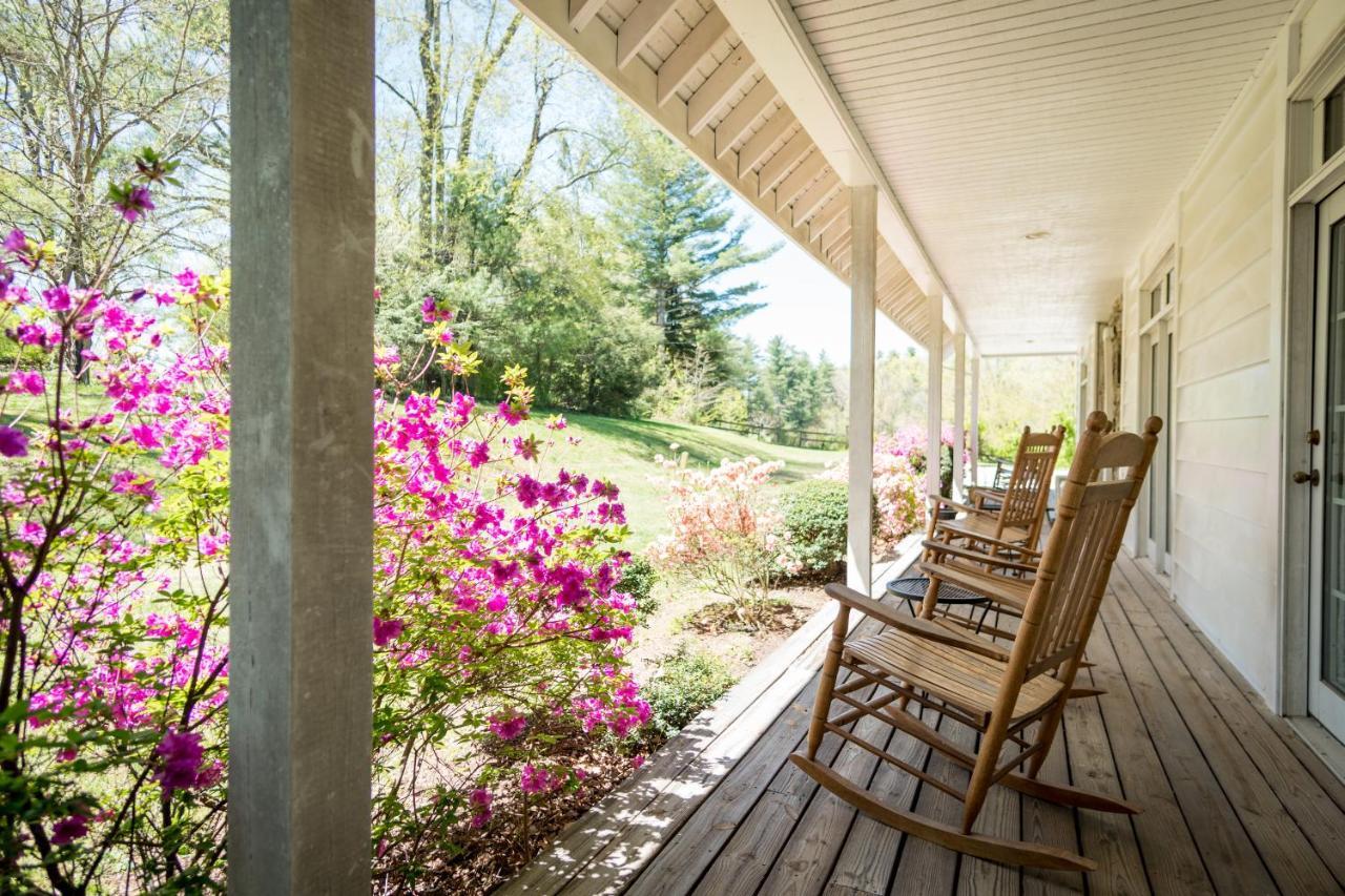 Highland Lake Inn & Resort - Flat Rock Exterior photo
